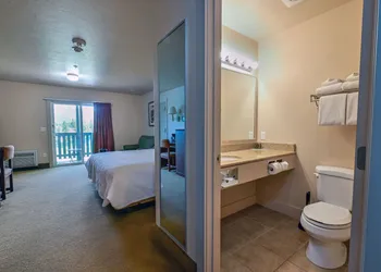 Flying Saddle Resort hotel thumbnail 8