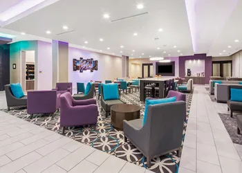 La Quinta Inn & Suites by Wyndham McAllen La Plaza Mall hotel thumbnail 3