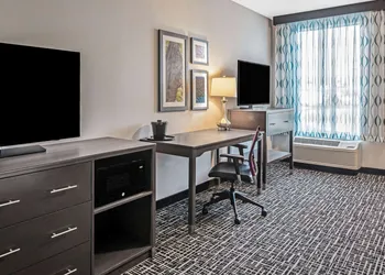 La Quinta Inn & Suites by Wyndham McAllen La Plaza Mall hotel thumbnail 7