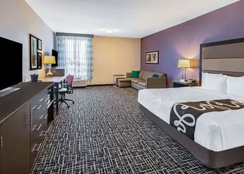 La Quinta Inn & Suites by Wyndham McAllen La Plaza Mall hotel thumbnail 8