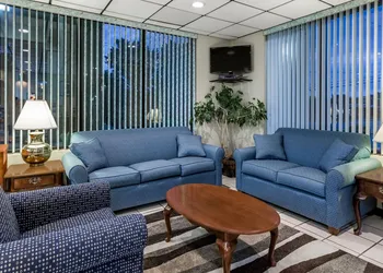 Days Inn by Wyndham Elberton hotel thumbnail 2