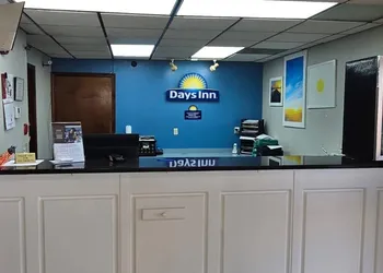Days Inn by Wyndham Elberton hotel thumbnail 3