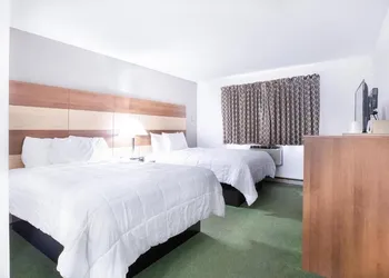 Northwoods Inn & Suites hotel thumbnail 4