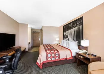 Super 8 by Wyndham Winfield/Quail Ridge Area hotel thumbnail 5