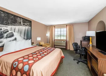 Super 8 by Wyndham Winfield/Quail Ridge Area hotel thumbnail 7