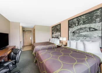 Super 8 by Wyndham Winfield/Quail Ridge Area hotel thumbnail 8