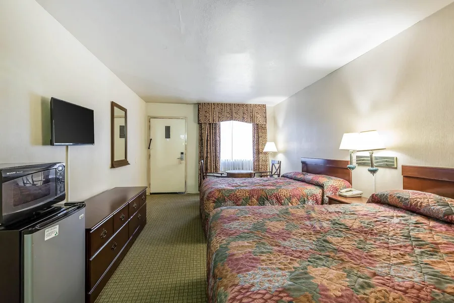 Rodeway Inn Magic Mountain Area hotel detail image 6