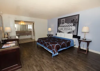 Super 8 by Wyndham Las Vegas North Strip/Fremont St. Area hotel thumbnail 8
