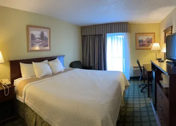 Days Inn & Suites by Wyndham Sutton Flatwoods hotel thumbnail 7