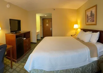 Days Inn & Suites by Wyndham Sutton Flatwoods hotel thumbnail 8