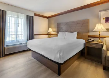 Best Western Plus South Hill Inn hotel thumbnail 5