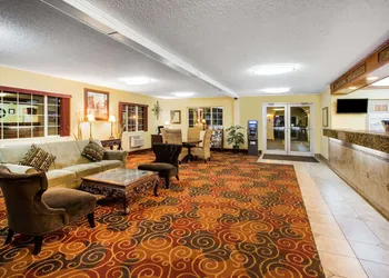Days Inn by Wyndham Yakima hotel thumbnail 4