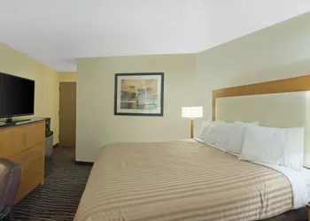 Days Inn by Wyndham Yakima hotel thumbnail 7