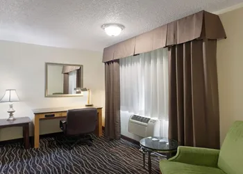 Days Inn by Wyndham Yakima hotel thumbnail 8