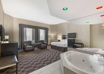 Best Western Plus Travel Hotel Toronto Airport hotel thumbnail 7