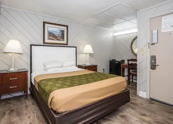 Chalet Inn hotel thumbnail 7