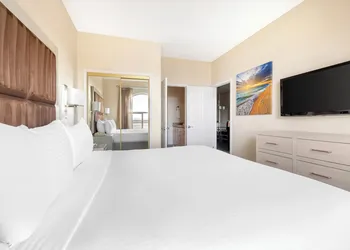 Hilton Vacation Club Riviera Beach & Shores hotel thumbnail 7