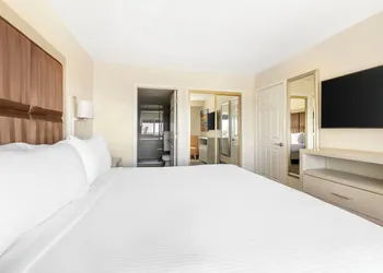 Hilton Vacation Club Riviera Beach & Shores hotel thumbnail 8