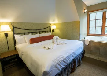 Banff Caribou Lodge and Spa hotel thumbnail 5