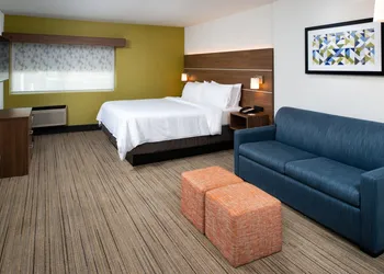 Holiday Inn Express & Suites Los Angeles Downtown West by IHG hotel thumbnail 3