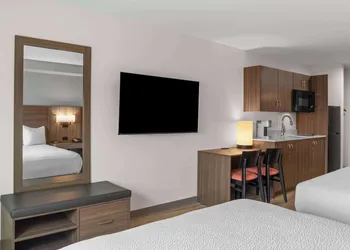 Days Inn by Wyndham Steinbach hotel thumbnail 6