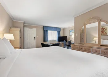 Glenwood Inn & Suites hotel thumbnail 3