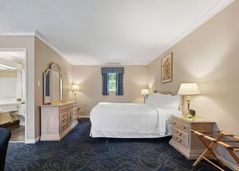 Glenwood Inn & Suites hotel thumbnail 4