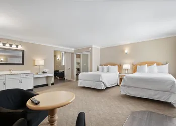 Glenwood Inn & Suites hotel thumbnail 6