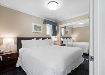 Glenwood Inn & Suites hotel thumbnail 7