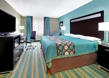Super 8 by Wyndham Sulphur hotel thumbnail 4