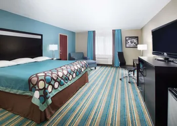 Super 8 by Wyndham Sulphur hotel thumbnail 6