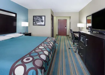 Super 8 by Wyndham Sulphur hotel thumbnail 7