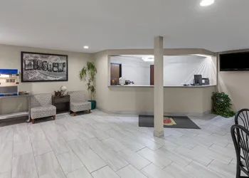 Super 8 by Wyndham Rock Port MO hotel thumbnail 4