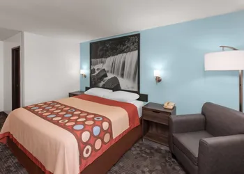 Super 8 by Wyndham Rock Port MO hotel thumbnail 6