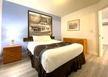 Super 8 by Wyndham Sicamous hotel thumbnail 8