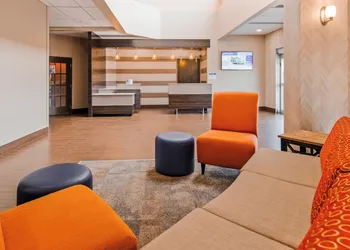 Days Inn by Wyndham Airdrie hotel thumbnail 3