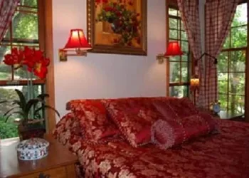 Innisfree Boutique Inn By-The-Lake hotel thumbnail 5