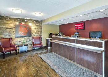 Red Roof Inn Louisville Expo Airport hotel thumbnail 2