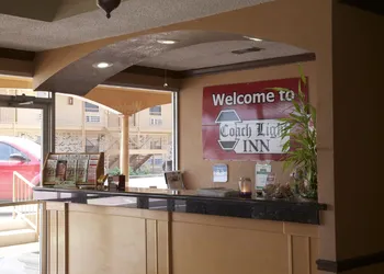 Coach Light Inn Brenham hotel thumbnail 2