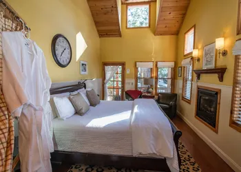 Elliott House Boutique Inn hotel thumbnail 5