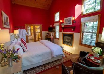 Elliott House Boutique Inn hotel thumbnail 6
