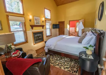 Elliott House Boutique Inn hotel thumbnail 7