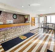 Super 8 by Wyndham Pittsburgh/Monroeville hotel detail image 4