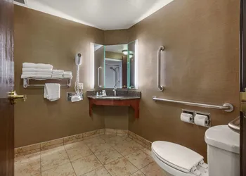 Comfort Suites hotel thumbnail 5