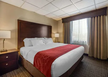 Comfort Suites hotel thumbnail 8