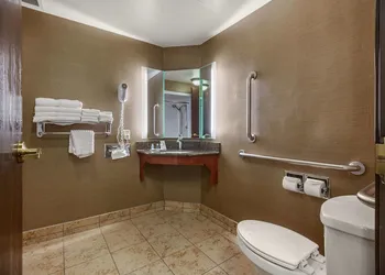 Comfort Suites hotel thumbnail 5
