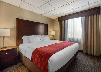 Comfort Suites hotel thumbnail 8