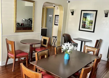 West Bank Inn hotel thumbnail 2