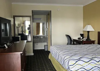 West Bank Inn hotel thumbnail 4
