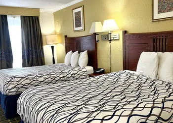 West Bank Inn hotel thumbnail 8